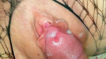 Esposa em Ménage Selvagem com Final Cremoso - Pornô Amador