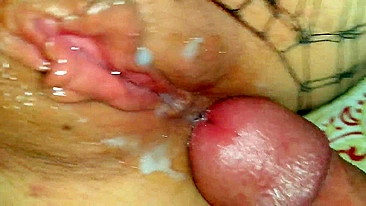 Esposa em Ménage Selvagem com Final Cremoso - Pornô Amador