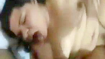 Esposa Leva Gozada Cremosa na Cara em Ménage com Marido e Outro Cara