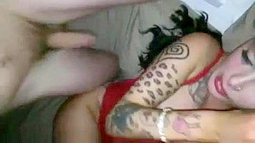 Punk Britânica Morena Amadora em Suruba Caseira de Trio