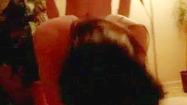 MILF Casada em Suruba Amadora com Dois Caras