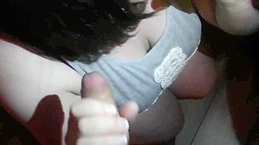 Morena Universitária em Primeiro Ménage com Óculos e Gozada Facial