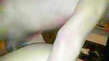 Esposa Travessa e Insaciável em Ménage com Estranhos - Swing Amador com Corno