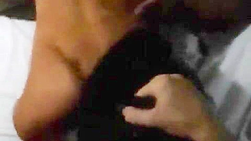 Vadia Asiática em Ménage Selvagem com Gangbang Amador