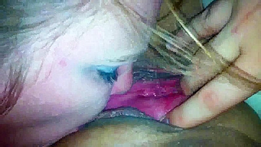 MILF Casada Chupa Esposa Bi em Trio Safado