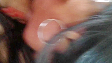 Asiática Peituda em Trio Chupando e Engolindo Porra na Boca