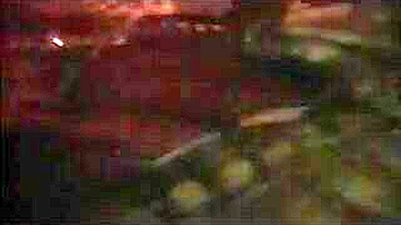 MILF Casada Chupa Duas Picas em Sexo em Grupo Amador