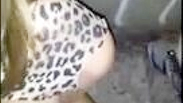 MILF Peituda Swingueira Gangbanged em Pornô Amador Caseiro