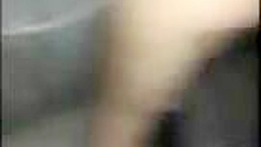 MILF Peituda Swingueira Gangbanged em Pornô Amador Caseiro