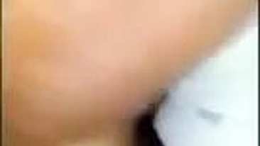 MILF Peituda Swingueira Gangbanged em Pornô Amador Caseiro