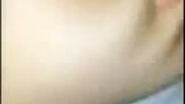 MILF Peituda Swingueira Gangbanged em Pornô Amador Caseiro