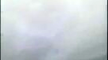 MILF Peituda Swingueira Gangbanged em Pornô Amador Caseiro