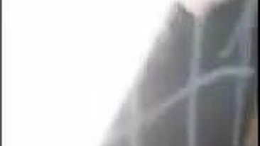 MILF Peituda Swingueira Gangbanged em Pornô Amador Caseiro