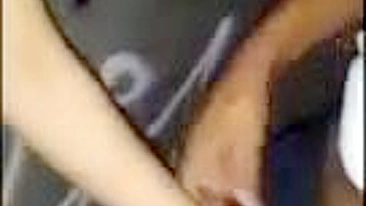 MILF Peituda Swingueira Gangbanged em Pornô Amador Caseiro