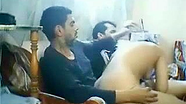 Vídeo Caseiro de Ménage Muçulmano Amador - Suruba com Espeto e Gangbang