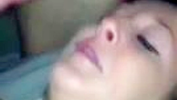 Esposa Morena em Ménage Amador com Corno e Amigos Swing