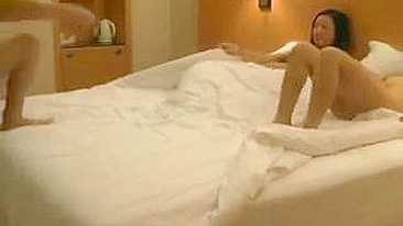 Ménage Amador Japonês com Foda em 2 Amigas Asiáticas no Hotel