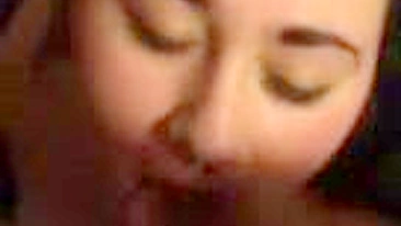 Ménage Selvagem com Esposa, Marido e Amigo - Gozada no Rosto!