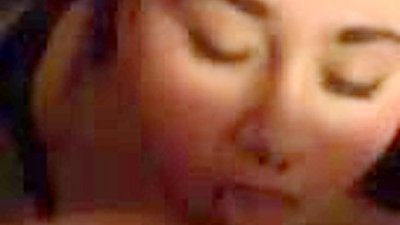 Ménage Selvagem com Esposa, Marido e Amigo - Gozada no Rosto!