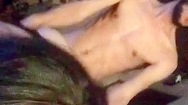 Esposa Safada e Luxuriosa Cornuda por Amigos Swingueiros de Pau Grande em Trio Caseiro