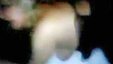 MILF Loira Europeia Leva Duas Picas em Trio Selvagem