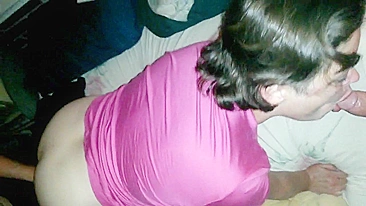 MILF Casada em Primeira Suruba com Dois Amadores