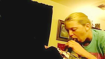 Loira Amadora em Dupla Penetração por Paus Pretos Grandes no Ménage Caseiro