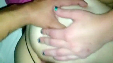 Lésbicas Amadoras em Ménage Anal com Creampie