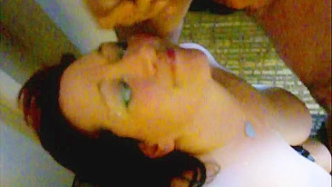 Esposa Curvilínea e Safada em Gozadas de Suruba - Faciais Amadores Swing