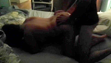 MILF Casada em Ménage Selvagem com Peitões e Marido Corno