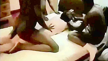 Suruba Amadora em Luanda com Paus Pretos Grandes e Esposa Quente