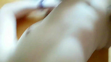 Ménage Selvagem com Marido e Amigo Gozando Fundo na Buceta Dela