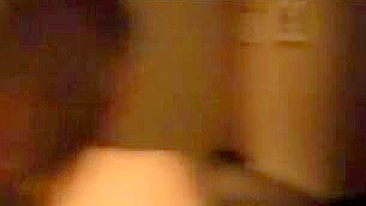 Esposa Safada e Danada em Trio Amador - Foda em Grupo com Marido Corno