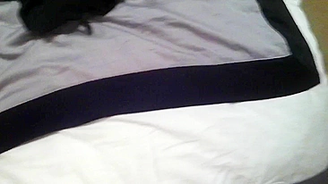 Esposa Gordinha com Peitões Naturais Pulando em Ménage Amador