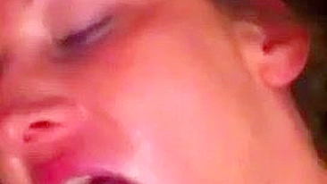 Esposa Amadora em Ménage com Gozada na Boca e Facial de Swing Caseiro