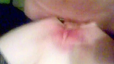 Esposa Amadora em Ménage Selvagem com Marido Corno e Dois Desconhecidos