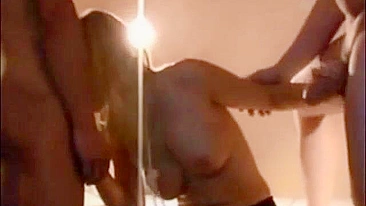 Aventura de Trio com Esposa Insaciável - Suruba Amadora com Marido Corno