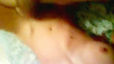 Trio de Esposa Morena MILF em Sexo Amador em Grupo