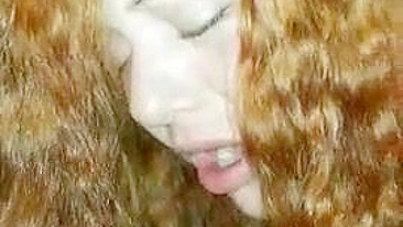 MILF Ruiva Leva Duas em Suruba Selvagem