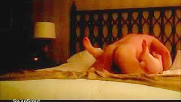 Ruiva MILF Gozando em Suruba com Marido Corno e Amigo Swing