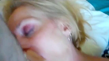 Melanie em Ménage Selvagem com Duas Gozadas Engolidas