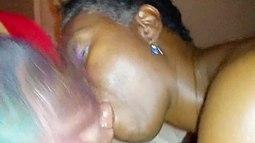 Suruba Amadora Interracial com Boquete Chocolate e Baunilha