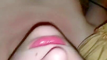 Esposa Amadora Leva Duas Gozadas na Cara em Gangbang com Marido Corno