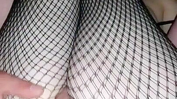 Esposa Amadora Leva Duas Gozadas na Cara em Gangbang com Marido Corno