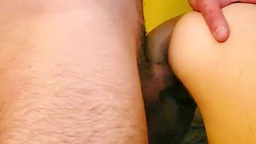 Esposa Amadora no Dia dos Namorados com Corno e Parceiros de Swing