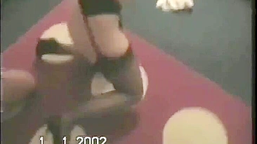 Swingers britânicos em ménage caseiro com esposa MILF e maridão corno