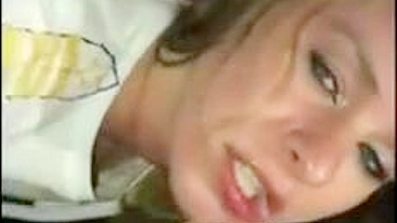 Loira em Gangbang com Dois Caras Dotados no Ménage Caseiro