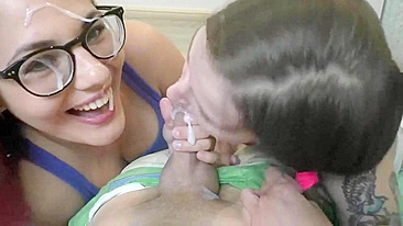 Boquete em Ménage Amador - Gozada Facial Dupla e Troca de Porra