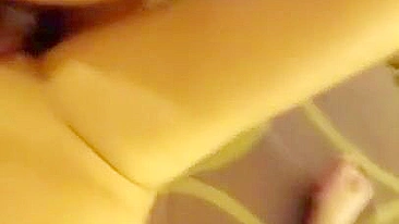 Morena em Primeiro Ménage com Peitinhos - Pornô Caseiro Amador