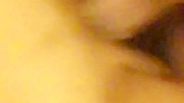 Morena em Primeiro Ménage com Peitinhos - Pornô Caseiro Amador